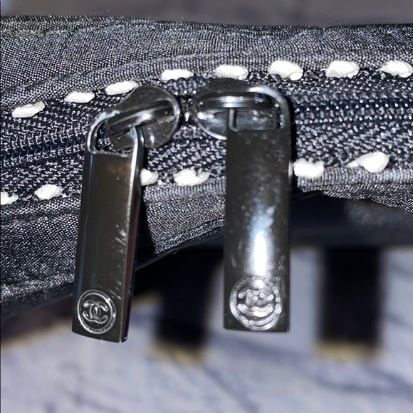Chanel Bundle of 2 Travel Cosmetic Accessory Cases - Picture 13 of 15